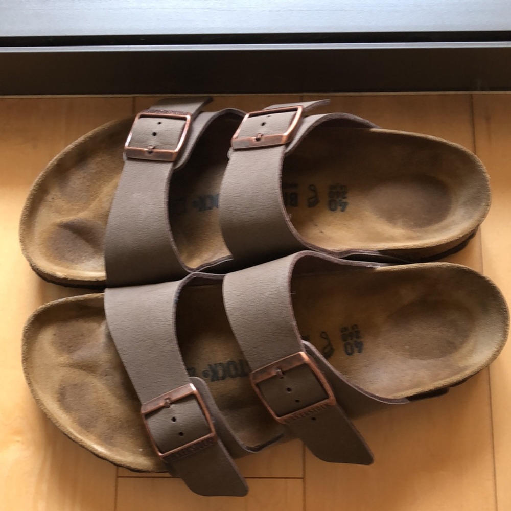 Size 40 women’s Arizona Birkenstock sandals